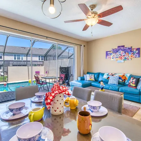 Magical Getaway Close To Disney! Pool, Gym, & Wifi
